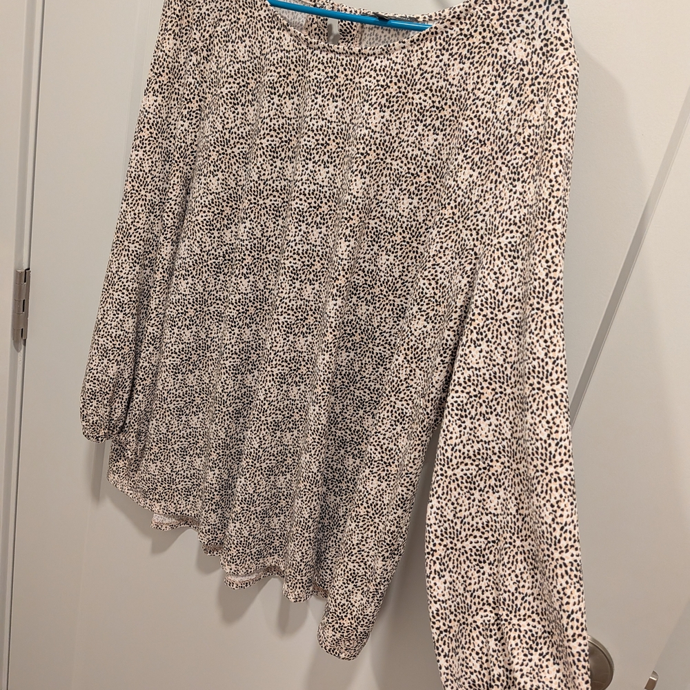Women's Patterned Top - Picture 4 of 4